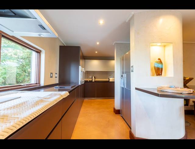4 BEDROOM HOUSE FOR SALE IN ZIMBALI ESTATE
